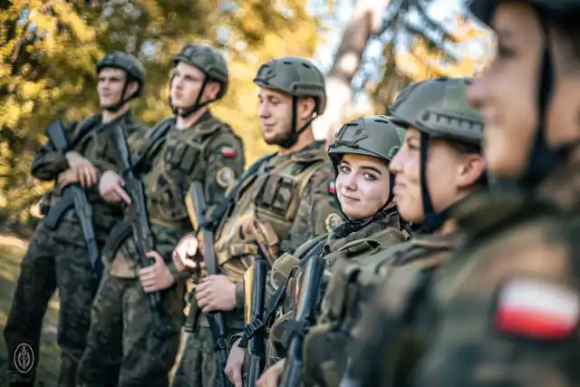 Uczniowie nabywają nowych umiejętności i wiedzy m.in. w zakresie terenoznawstwa, taktyki, rozpoznania wojskowego, nawiązywania łączności, szkolenia strzeleckiego i medycznego.