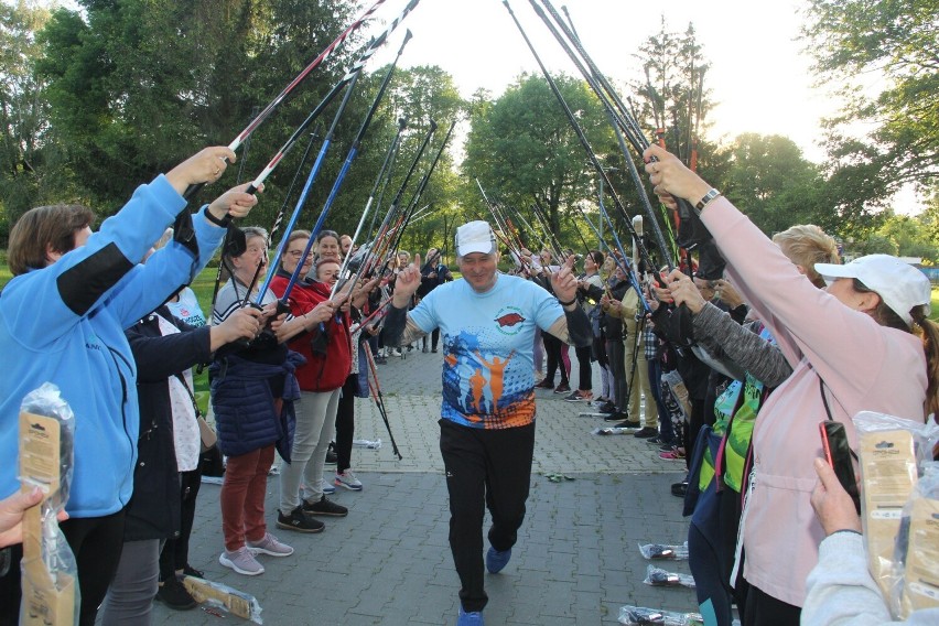 Kijki do nordic walking dla uczestników trzeciej edycji brzezińskiego programu "Marsz po zdrowie"