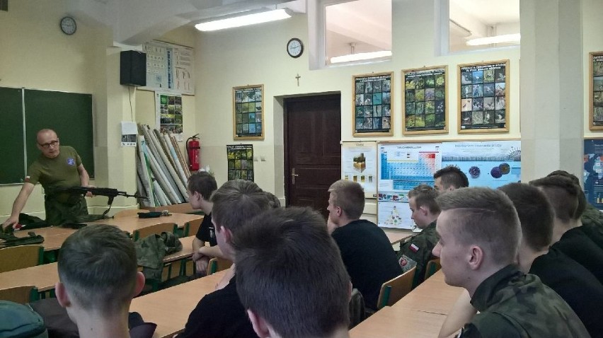 Uczniowie ZSP nr 1 w Łowiczu ćwiczyli pod okiem 10. Brygady Logistycznej w Opolu [Zdjęcia]