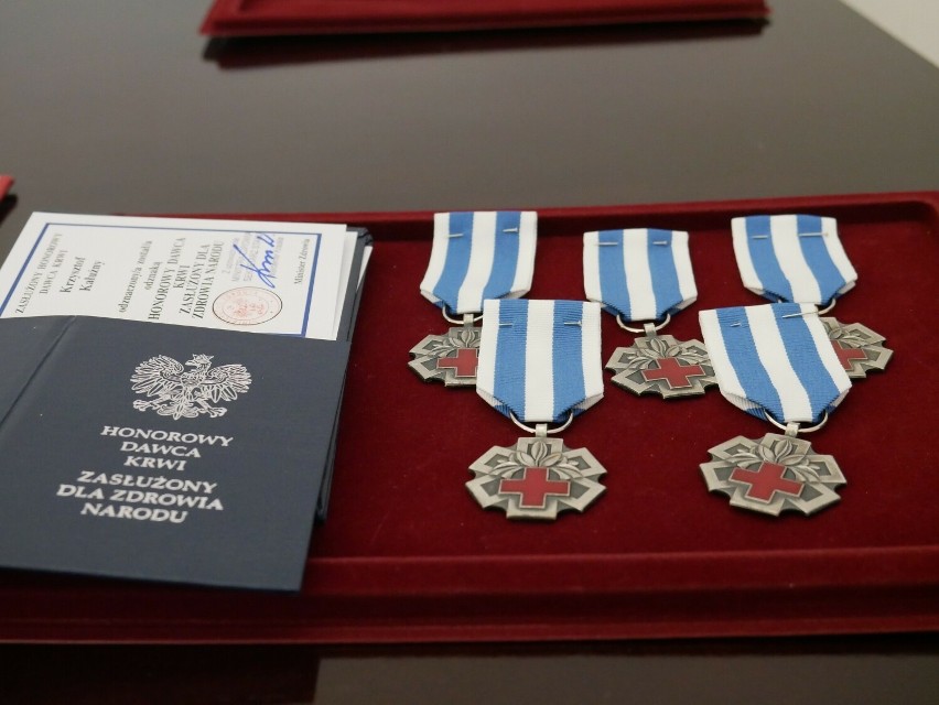 Sześciu mieszkańców powiatu lęborskiego otrzymało odznaki "Honorowy Dawca Krwi" 