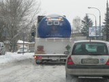 Zima w Lublinie: Ciężarówki zablokowały ulicę Krańcową
