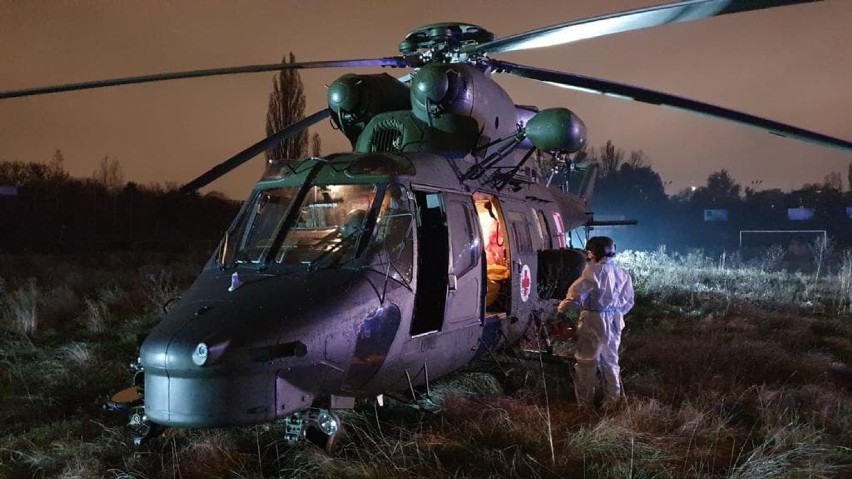 Śmigłowiec z 25. Brygady Kawalerii Powietrznej z Tomaszowa transportował pacjenta z COVD-19 [ZDJĘCIA]