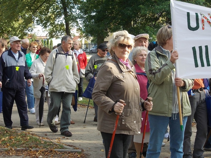 Uczestnicy I Ogólnopolskiego Marszu Seniora w Rumi 
- Jestem...