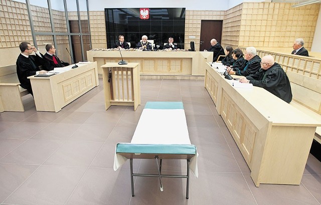 Na sali sądowej stała leżanka dla Stanisława Łyżwińskiego.