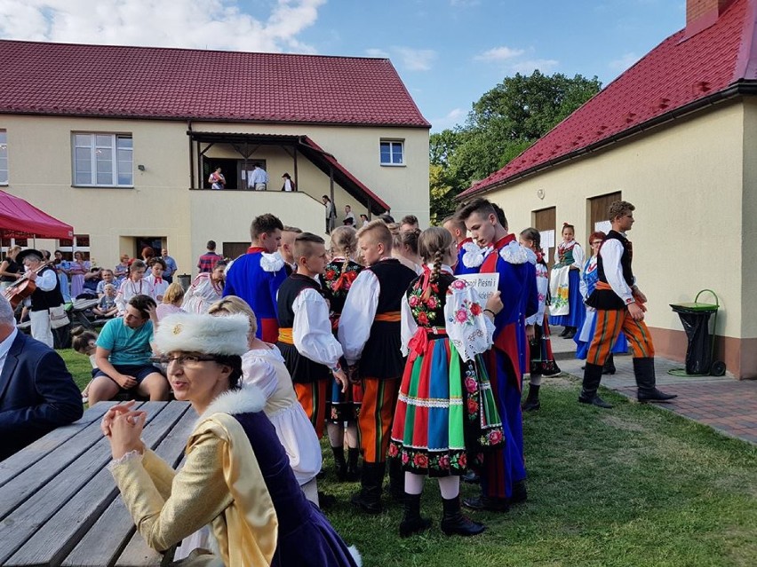 XI Festiwal Folklorystyczny "Z Przytupem" w Zakrzewie. Przeżyjmy do jeszcze raz (ZDJĘCIA)