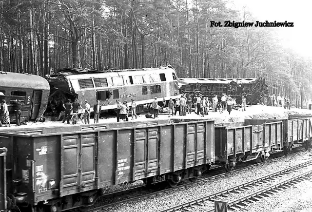 19 sierpnia 1980 roku pod Otłoczynem doszło do największej katastrofy kolejowej w powojennej Polsce. Przy pomocy załóg pociągów ratunkowych i specjalnych dźwigów sprowadzonych z Bydgoszczy i Tczewa, rozbite lokomotywy i wagony udało się  zdjęć z torów i dzięki temu udrożnić szlak.