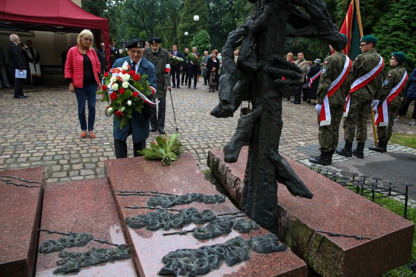 Kraków. W rocznicę 17 września oddali hołd ofiarom komunizmu [ZDJĘCIA, WIDEO]