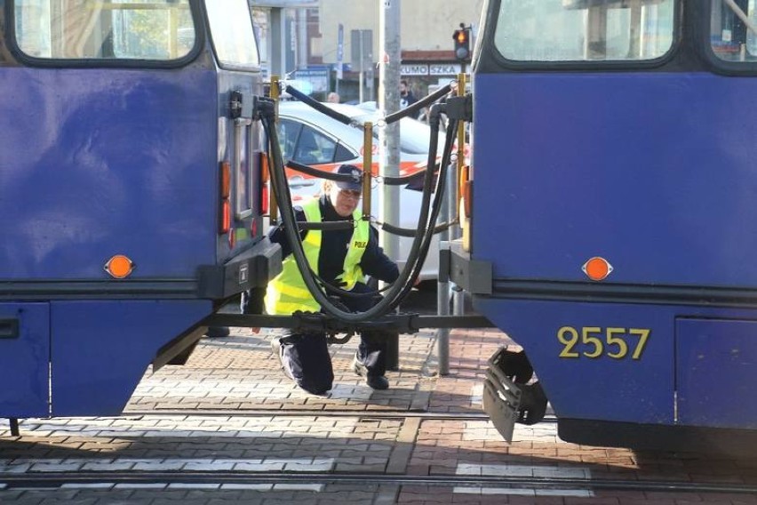 Wypadek na pl. Jana Pawła II. Kobieta wpadła pod tramwaj [ZDJĘCIA]