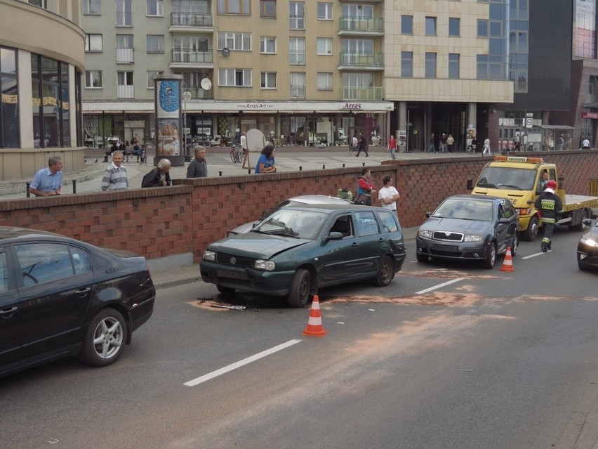 Wrocław: Wypadek w tunelu przy pl. Dominikańskim (ZDJĘCIA)