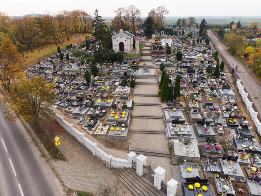 Wszystkich Świętych. Nie zapalimy znicza bohaterom