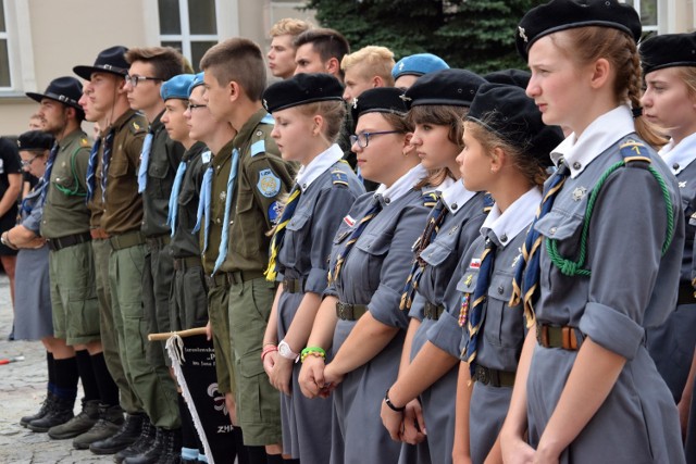 Głównym miejscem uroczystości był tradycyjnie pl. Skargi przy Kolegiacie Bożego Ciała.

 Zobacz też: Godzina W w Warszawie
