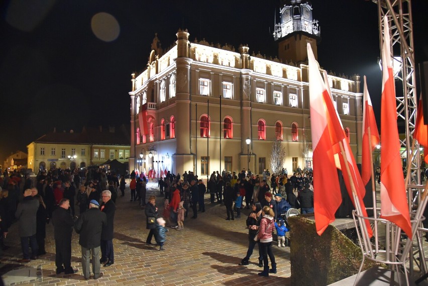 Mieszkańcy uczcili 103. rocznicę odzyskania przez Polskę...