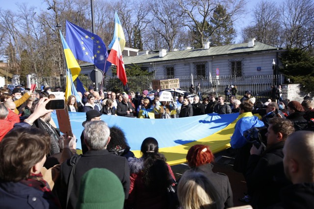 Protest przed Ambasadą Rosji w Warszawie. "Nie zgadzamy się na wojnę"