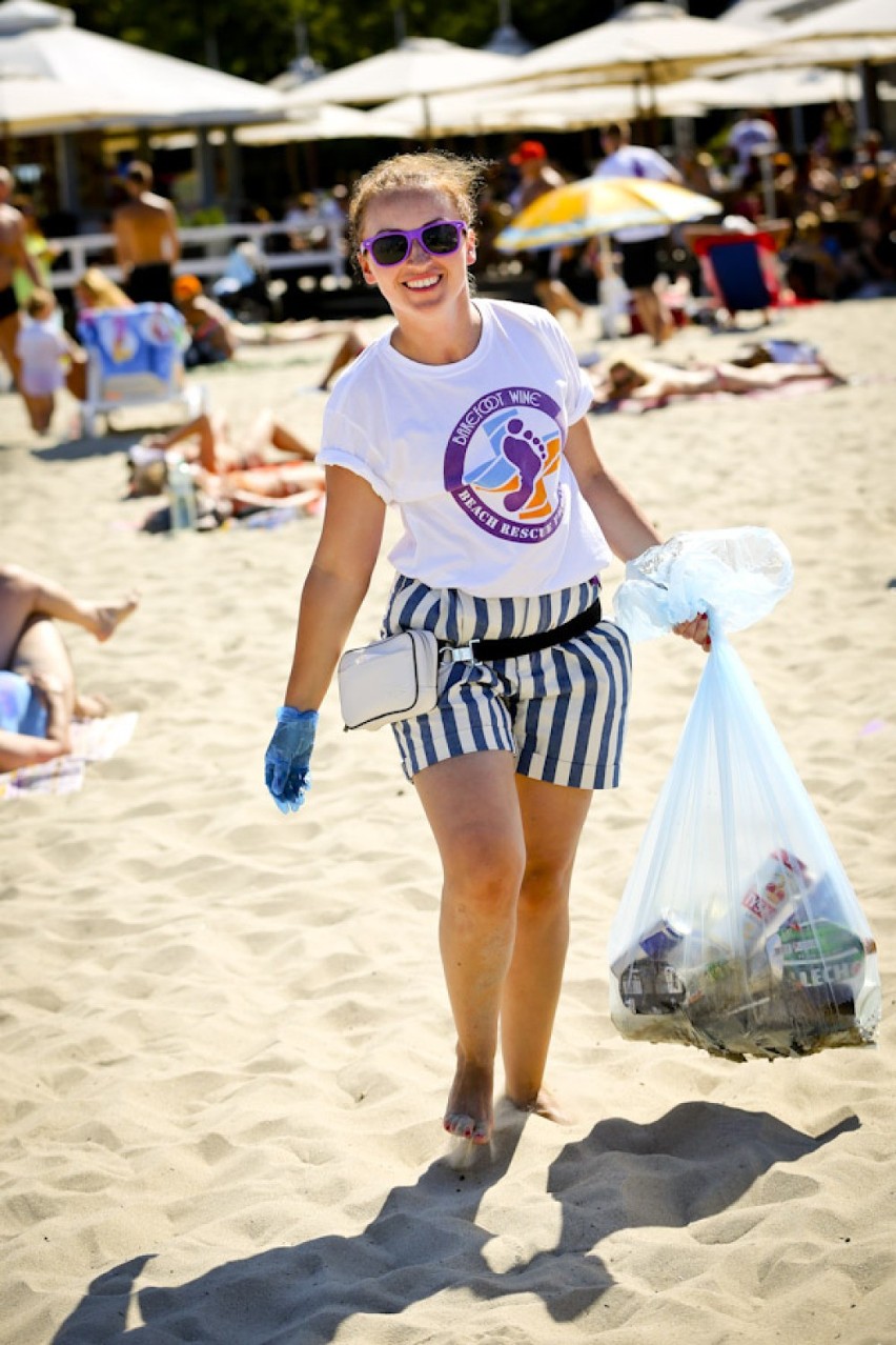 Barefoot Projekt Czysta Plaża w Dębkach