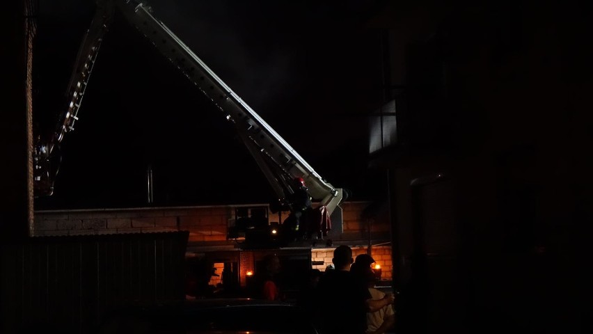 Pożar kamienicy na ul. Czarnkowskiej w Obornikach. Nie żyje jedna osoba [ZDJĘCIA]