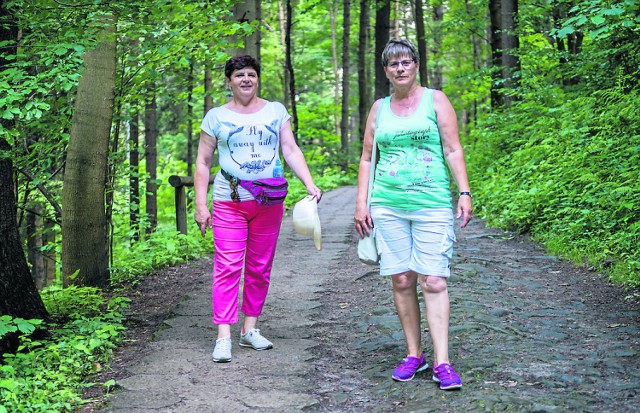 Od lewej: Joanna Skorupa i Zofia Adamczyk z Lublina. Panie uważają, że park jest zaniedbany. Zapewniają, jednak, że wrócą do Krynicy-Zdroju, żeby przespacerować się na Górę Parkową odnowionymi alejkami