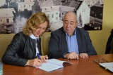 We wtorek 26 marca podpisano umowę na rozbudowę przedszkola w Śmiglu