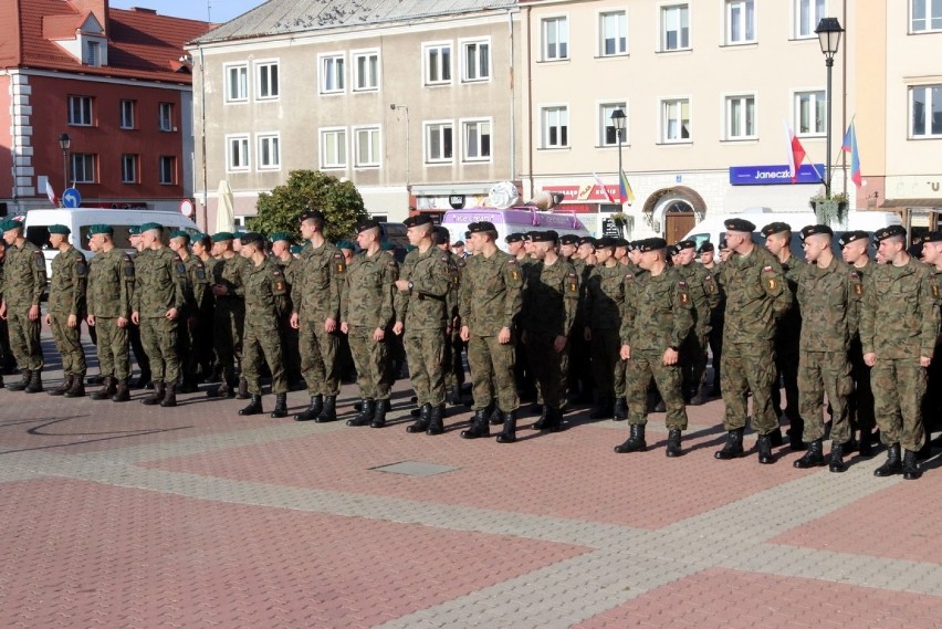 Żelazna Dywizja przyjechała do Łomży. Trwają przygotowania do uroczystego apelu [zdjęcia]