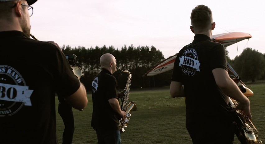 Zespół Brass Band Oborniki nagrał teledysk do swojego nowego utworu