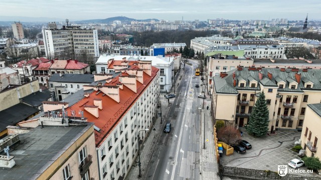 Od 18 maja kierowców i pieszych czekają utrudnienia na ulicy Seminaryjskiej w Kielcach, ponieważ rozpocznie się jej remont.

Zobacz zdjęcia