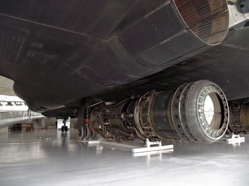 Maksymalny zasięg SR-71 wynosił 5150 km. Ze względu na...