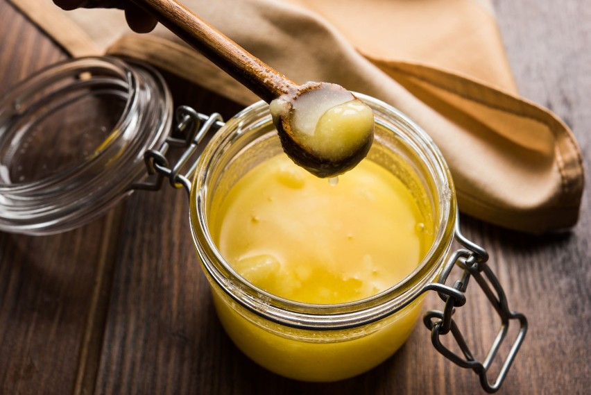 O ile zwykłe masło nie jest polecanym tłuszczem do smażenia,...