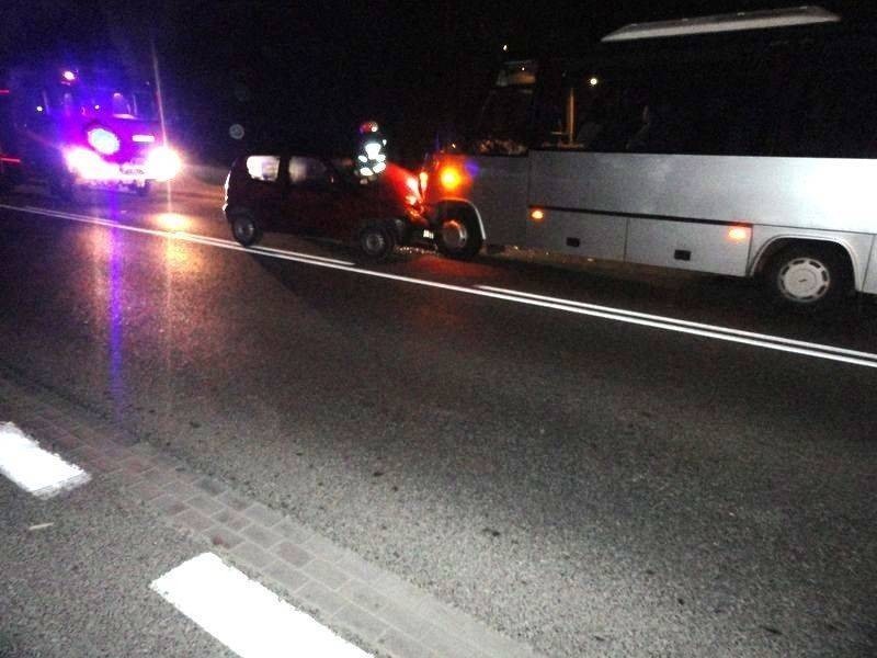 Wypadek Dąbrowa: zderzenie fiata z busem [ZDJĘCIA]