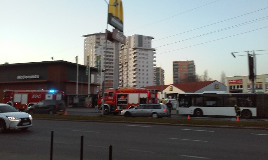 Na Niebuszewie zapalił się autobus linii 80. Nikt nie ucierpiał