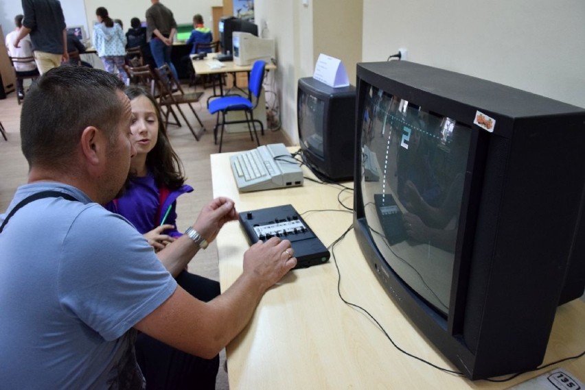 Retro gry i komputery z ubiegłego wieku wzbudzają emocje w kieleckim Muzeum Zabawek