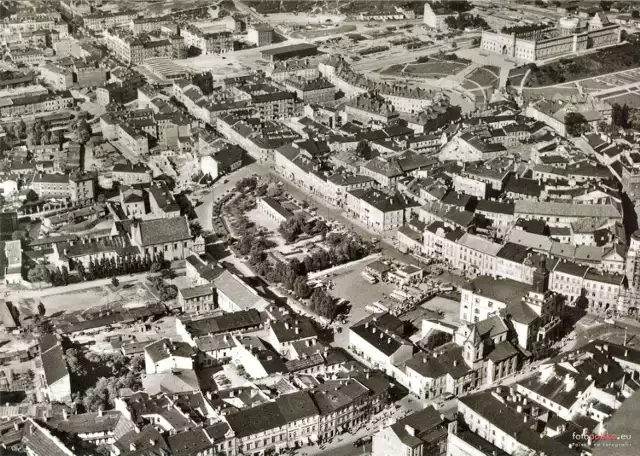 Archiwalne zdjęcia Lublina to nie lada gratka dla turystów. W galerii zdjęć zobaczyć powojenne miasto z XX wieku. Oto wyjątkowe fotografie opublikowane w serwisie Fotopolska.eu