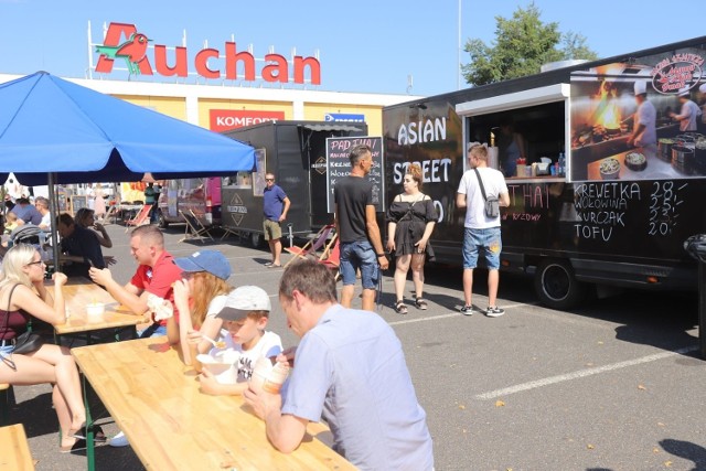 Tulipan (al. Piłsudskiego 94)
Zlot foodtrucków

Centrum handlowe Tulipan  zaprasza natomiast na zlot foodtrucków. Popularne barobusy stać będą na parkingu przed Tulipanem od dziś do niedzieli. Będzie można kupić i spróbować dań kuchni ulicznej z różnych zakątków świata. W menu będzie m.in. pizza, burgery, pad thai, quesadilla i lemoniady. Zlot będzie miał charakter pikniku, atrakcją dla najmłodszych będą trzy dmuchańce: wielkie słodycze, roboty i tropikalna wyspa dostępne bezpłatnie.