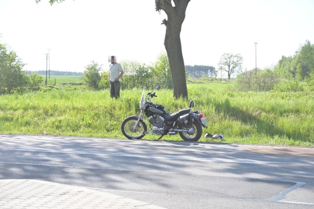 W Kalmuzach motocykl zderzył się z samochodem dostawczym. Jedna osoba jest poszkodowana