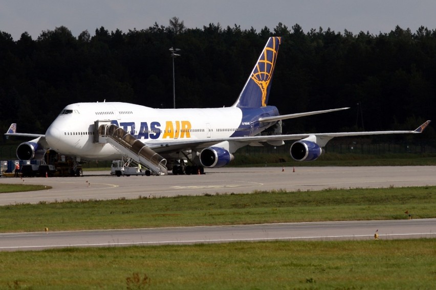 Boeing 747-446 wylądował w Rębiechowie