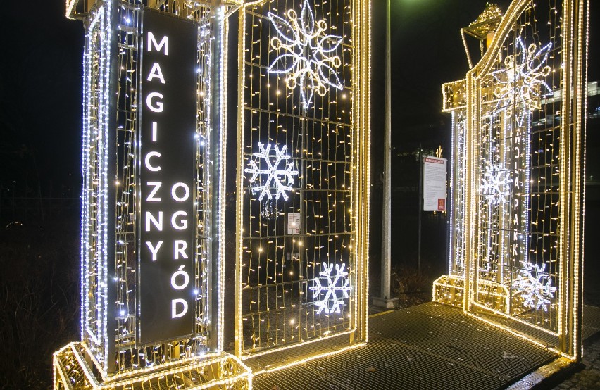 Wola Park gotowa na święta. Magiczna iluminacja, lodowisko i jarmark bożonarodzeniowy [ZDJĘCIA]