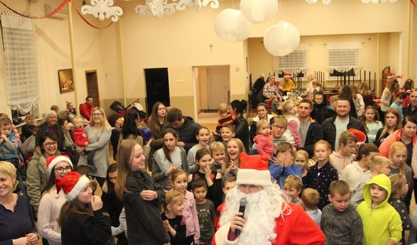 Strażacy Ochotnicy z Tuchorzy zorganizowali dla najmłodszych spotkanie z Mikołajem