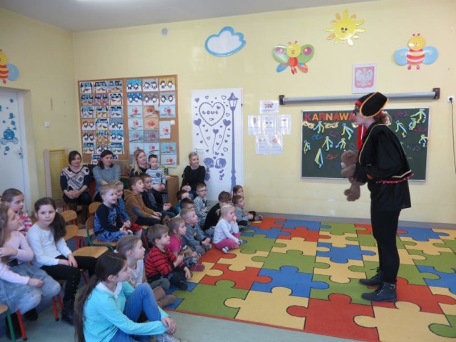 Dzieci z gminy Blizanów obejrzały spektakl teatru "Maska"