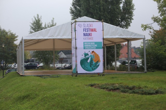 Rozpoczęła się budowa miasteczka Śląskiego Festiwalu Nauki w Katowicach.

Zobacz kolejne zdjęcia/plansze. Przesuwaj zdjęcia w prawo - naciśnij strzałkę lub przycisk NASTĘPNE