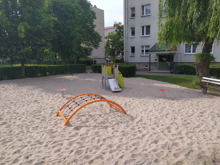 Nowe place zabaw na osiedlu Westerplatte w Rawiczu