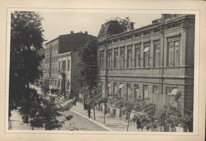 Ulica Dąbrowskiego w latach XX , mieściło się przy niej,...