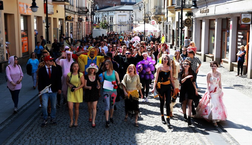 Juwenalia w Nowym Sączu. Miasto we władaniu studentów PWSZ [ZDJĘCIA, WIDEO]