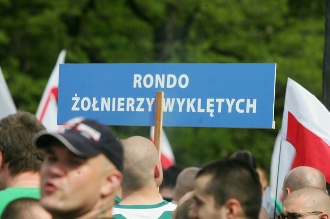 Wrocław: NOP, kibice i PiS na wspólnej manifestacji (ZDJĘCIA)