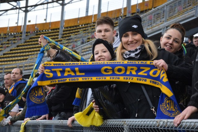 Byliście na meczu? No to mamy was na zdjęciach! Zobaczcie, jak kibicowaliście na sparingu Stal Gorzów - Falubaz Zielona Góra przed sezonem PGE Ekstraliga. Ten w sobotę 26 marca zakończył się zwycięstwem żółto-niebieskich 51:39.