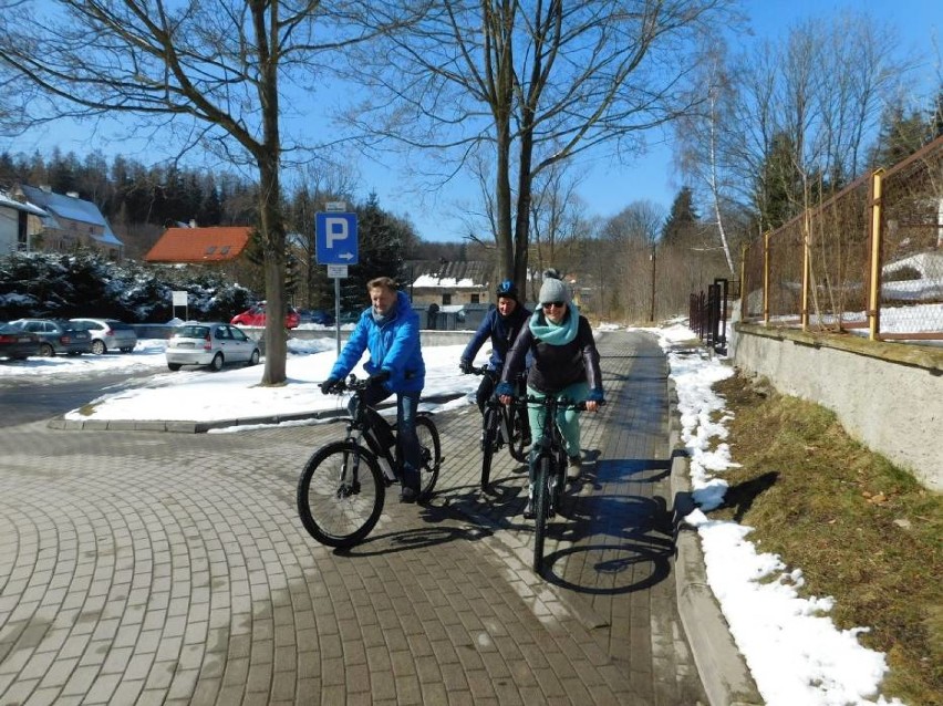 W Jedlinie-Zdroju w pierwszy dzień wiosny ruszyła wypożyczalnia rowerów elektrycznych