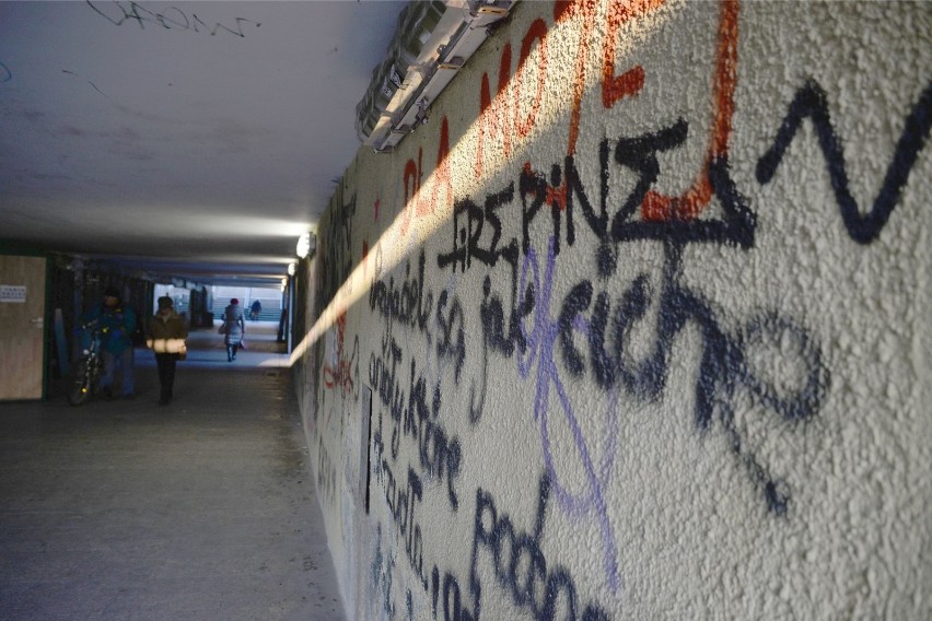 Chcemy, żeby aranżacja, powstała na ścianach i balustradach...