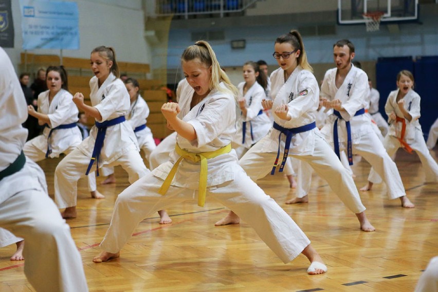 Tarnów: Wręczenie pasów i certyfikatów mistrzowskich w Karate Shinkyokushinkai [ZDJĘCIA]