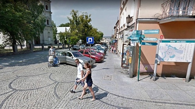Czy mieszkańcy Chełma znają się na modzie? By się przekonać wybraliśmy się na wirtualny spacer po Google Street View.