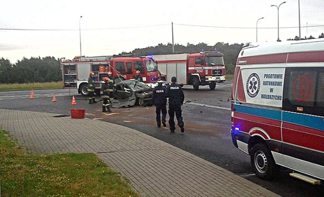 Nadmierna prędkość w połączeniu ze śliską nawierzchnią drogi, była przyczyną kolizji na ul. Uczniowskiej w Wałbrzychu