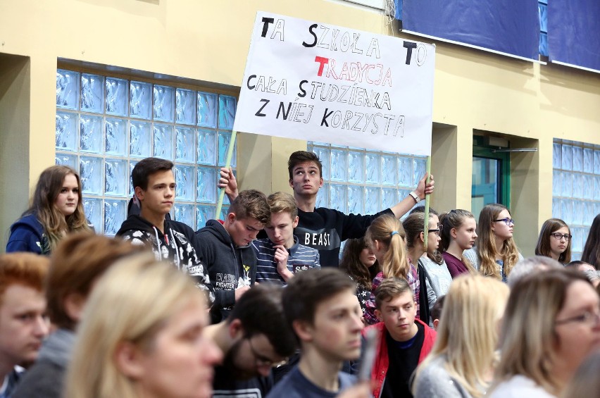 Protestują uczniowie, nauczyciele, rodzice