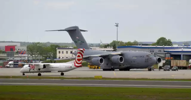 Amerykańskie samoloty wojskowe będą stały we Wrocławiu do końca wizyty prezydenta USA w Polsce.
