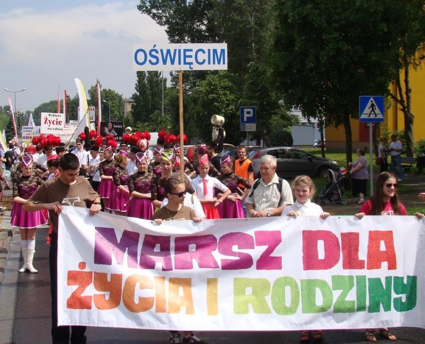 Marsz w Oświęcimiu. Przeszli ulicami miasta manifestując przywiązanie do wartości rodzinnych